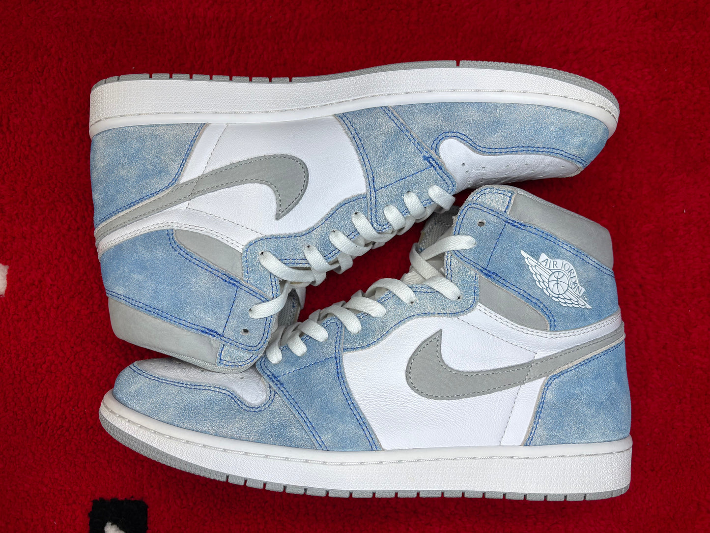 Air Jordan 1 High Hyper Royal